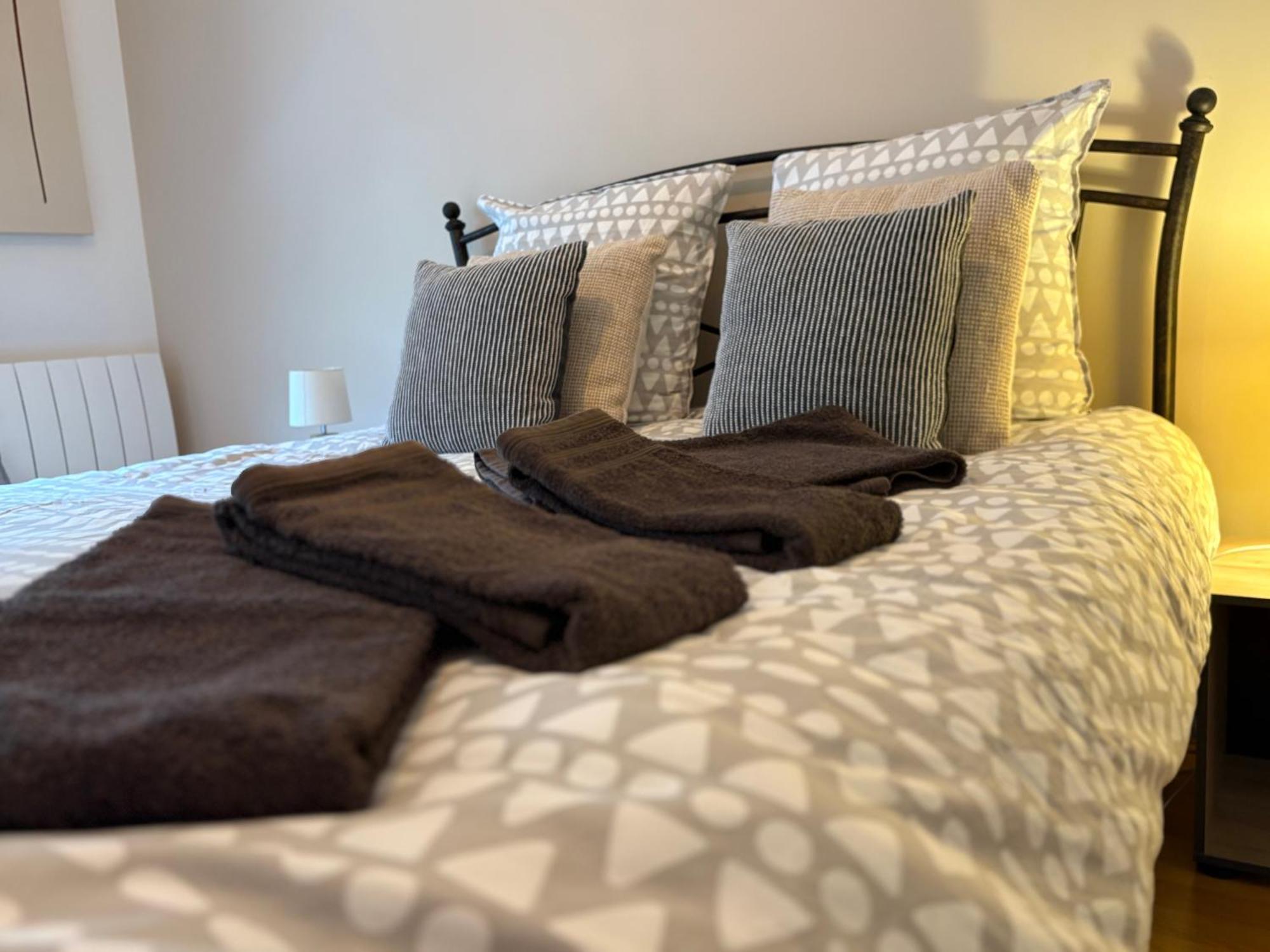 Parking Prive Gratuit, Balcon, 2 Chambres Clermont-Ferrand Exterior foto