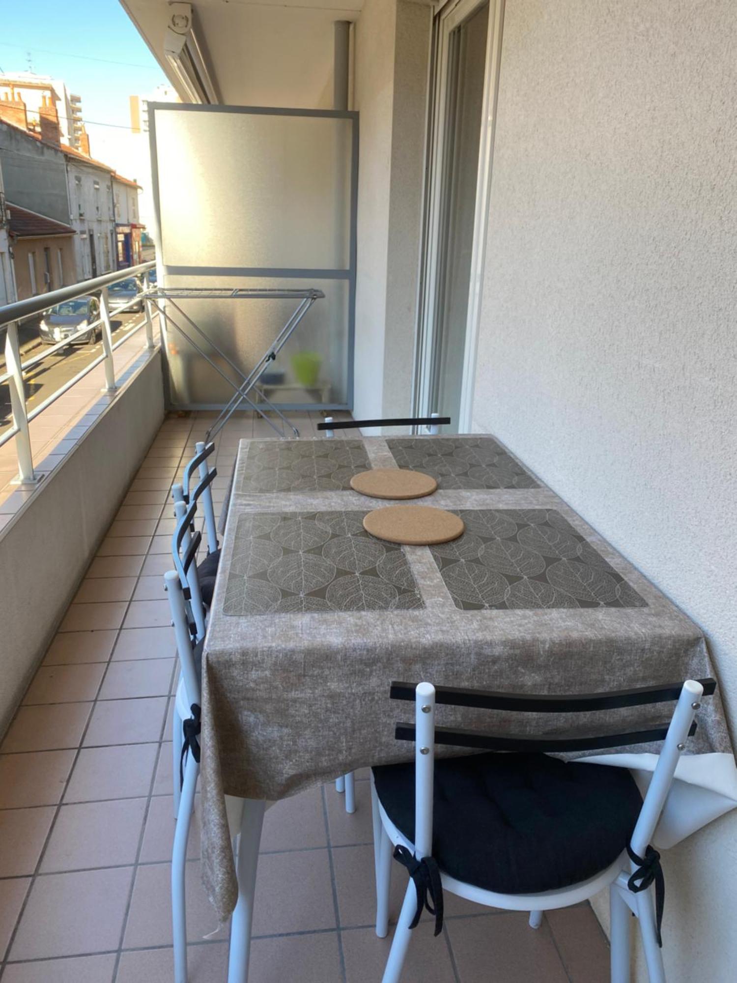 Parking Prive Gratuit, Balcon, 2 Chambres Clermont-Ferrand Exterior foto